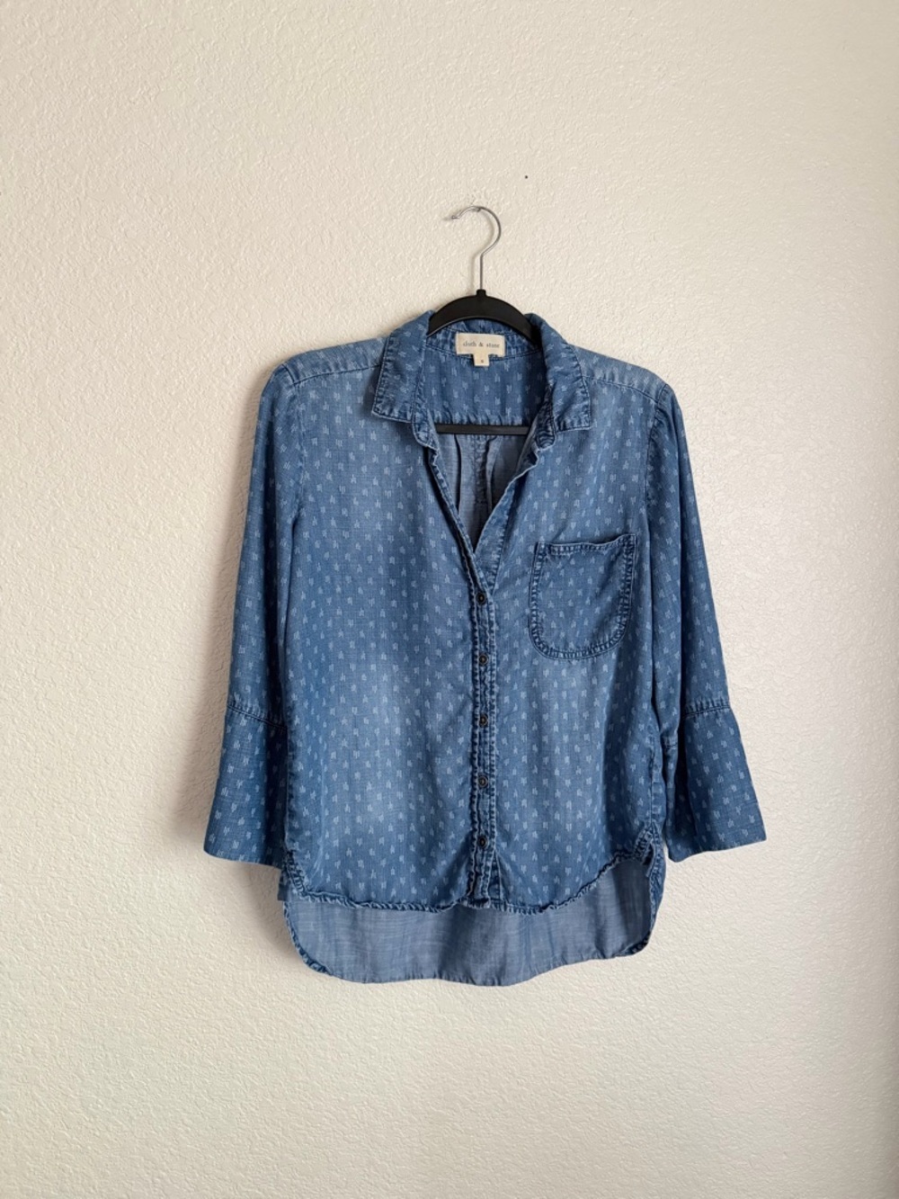 Anthropologie Cloth & Stone Printed Denim Chambray Button Down Shirt S - Picture 2 of 9